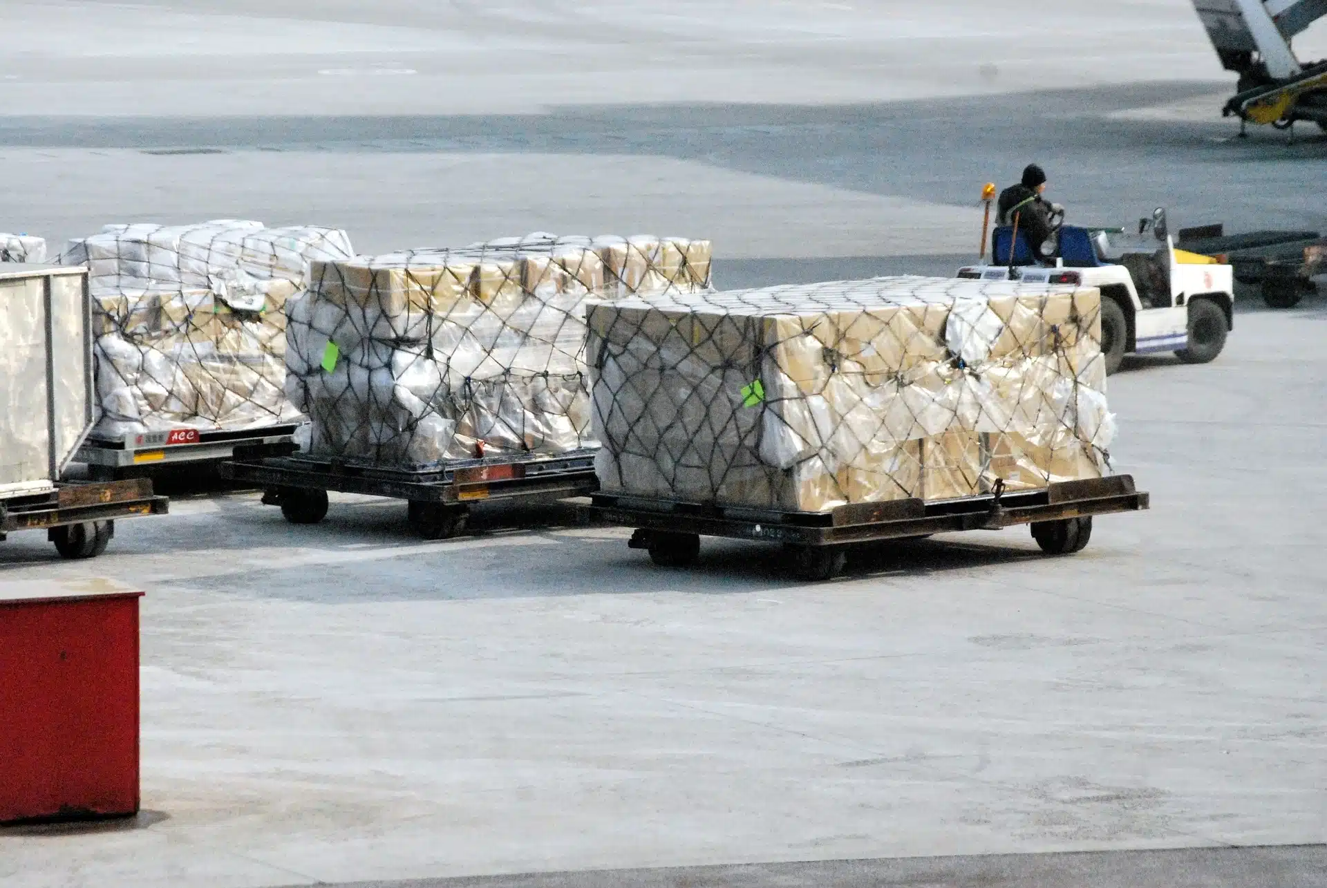 10 Essential Tips for a Seamless Interstate Courier Experience