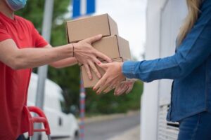 The Difference Between Courier Companies and Courier Aggregators in Courier Services